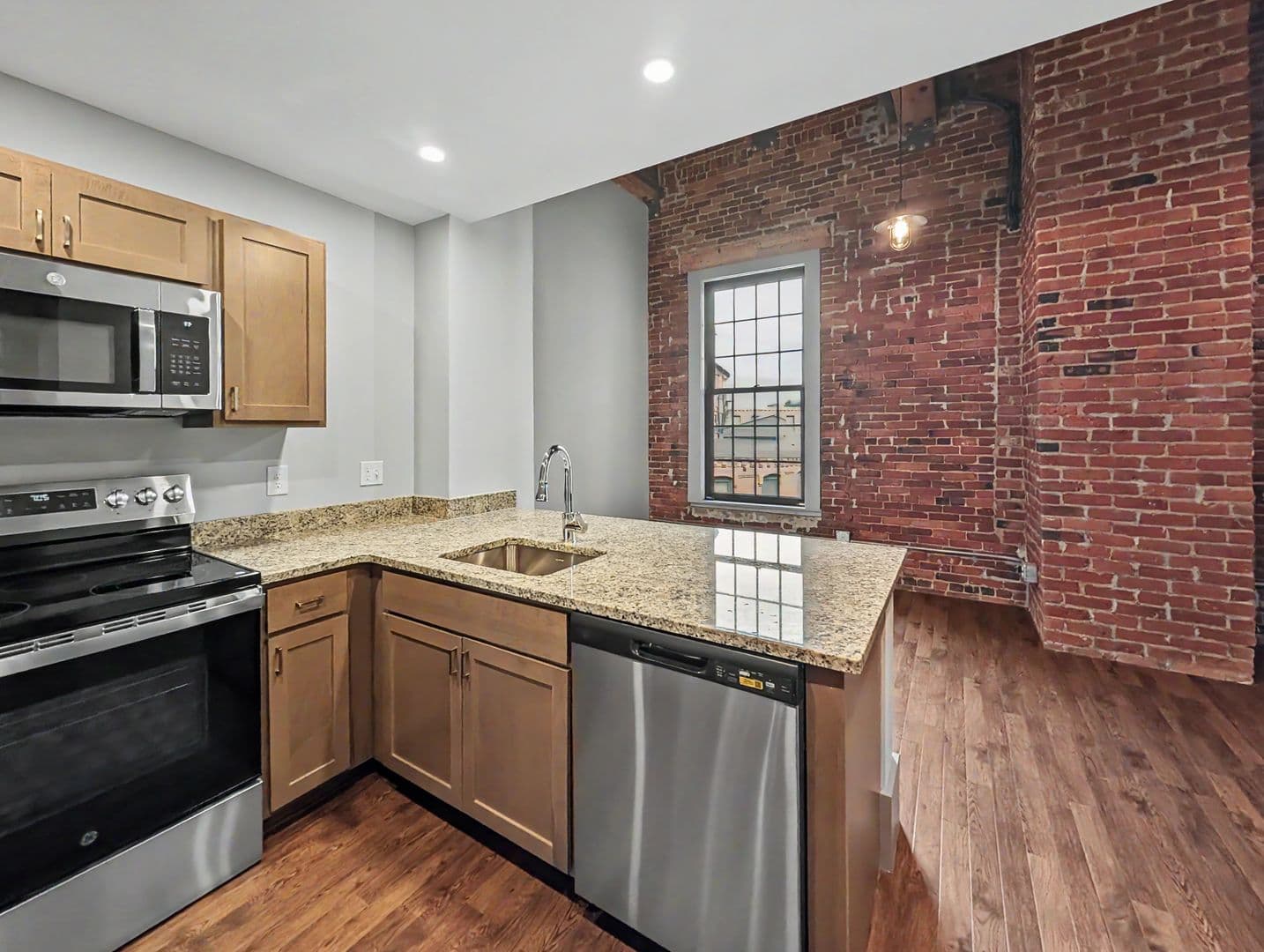 Worcester Apartment: 90 Grove Street