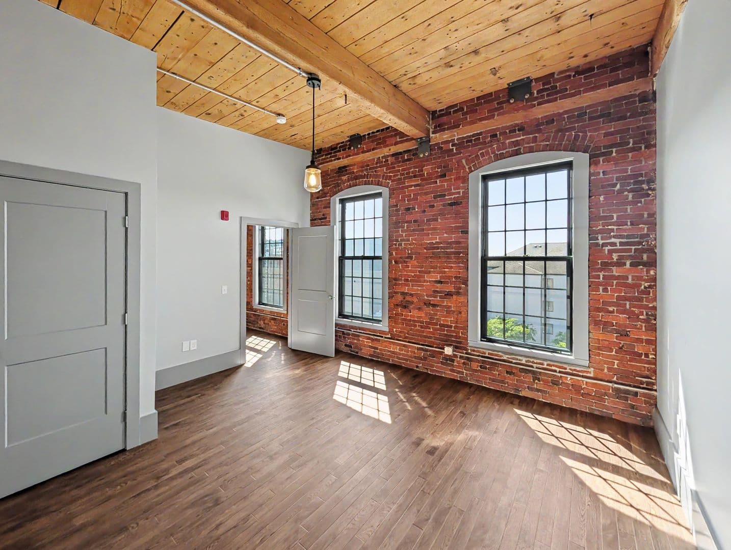 Worcester Apartment: 90 Grove Street