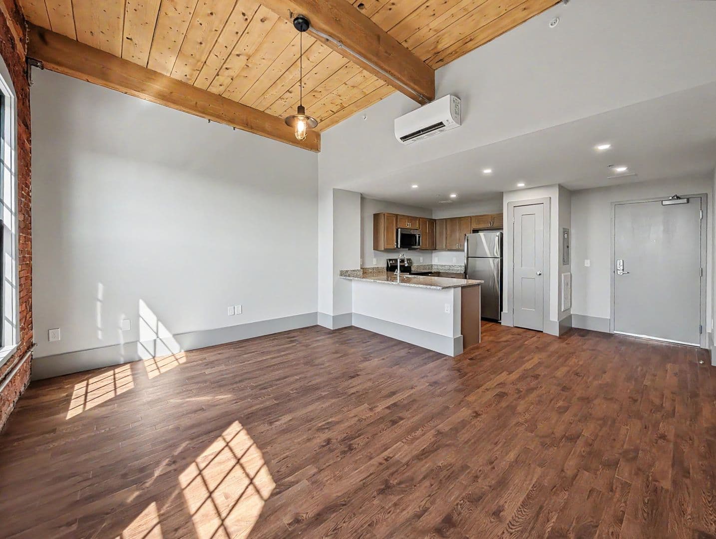 Worcester Apartment: 90 Grove Street