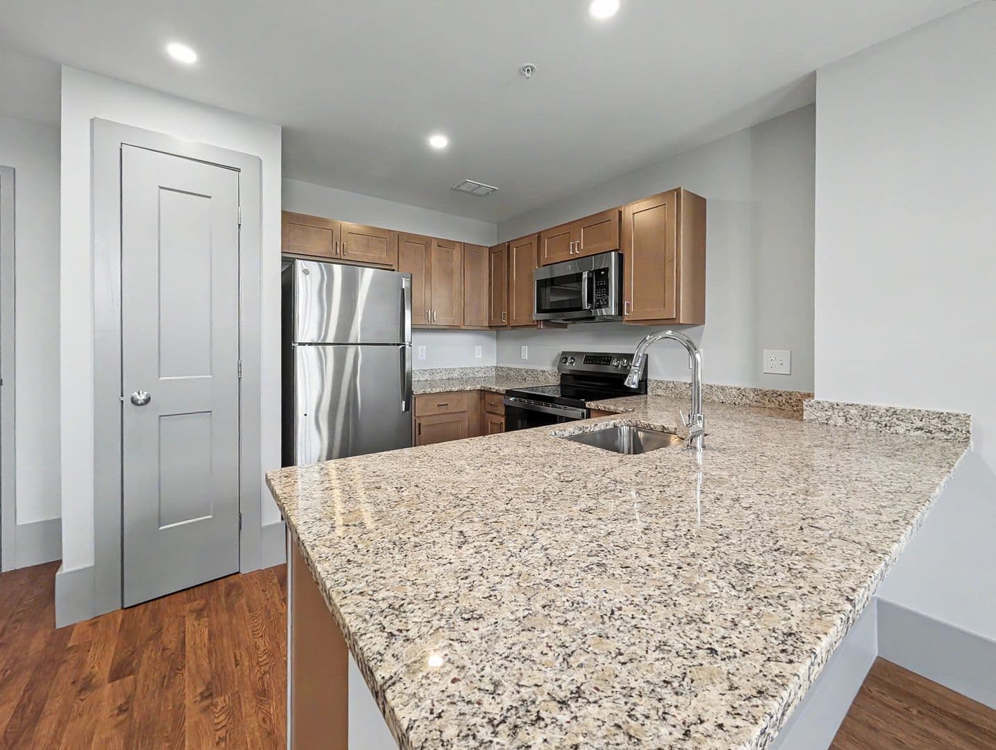 Worcester Apartment: 90 Grove Street