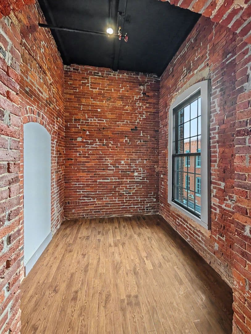 Worcester Apartment: 90 Grove Street