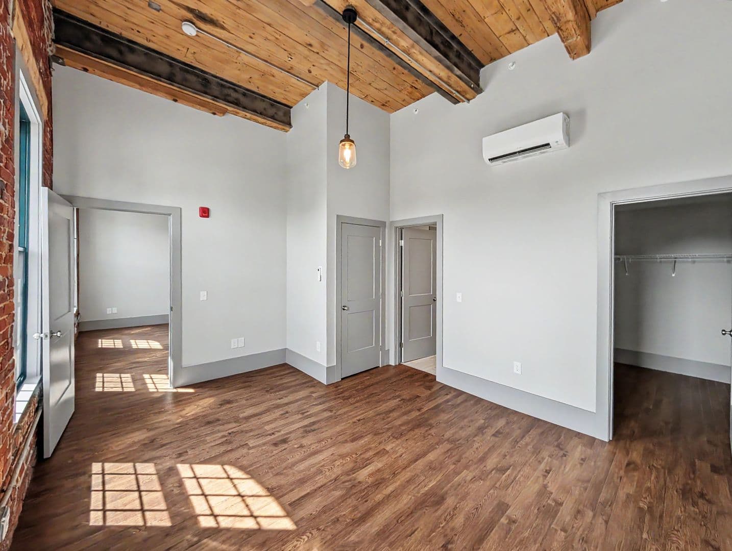 Worcester Apartment: 90 Grove Street