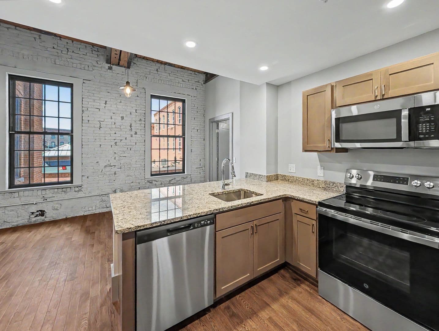 Worcester Apartment: 90 Grove Street