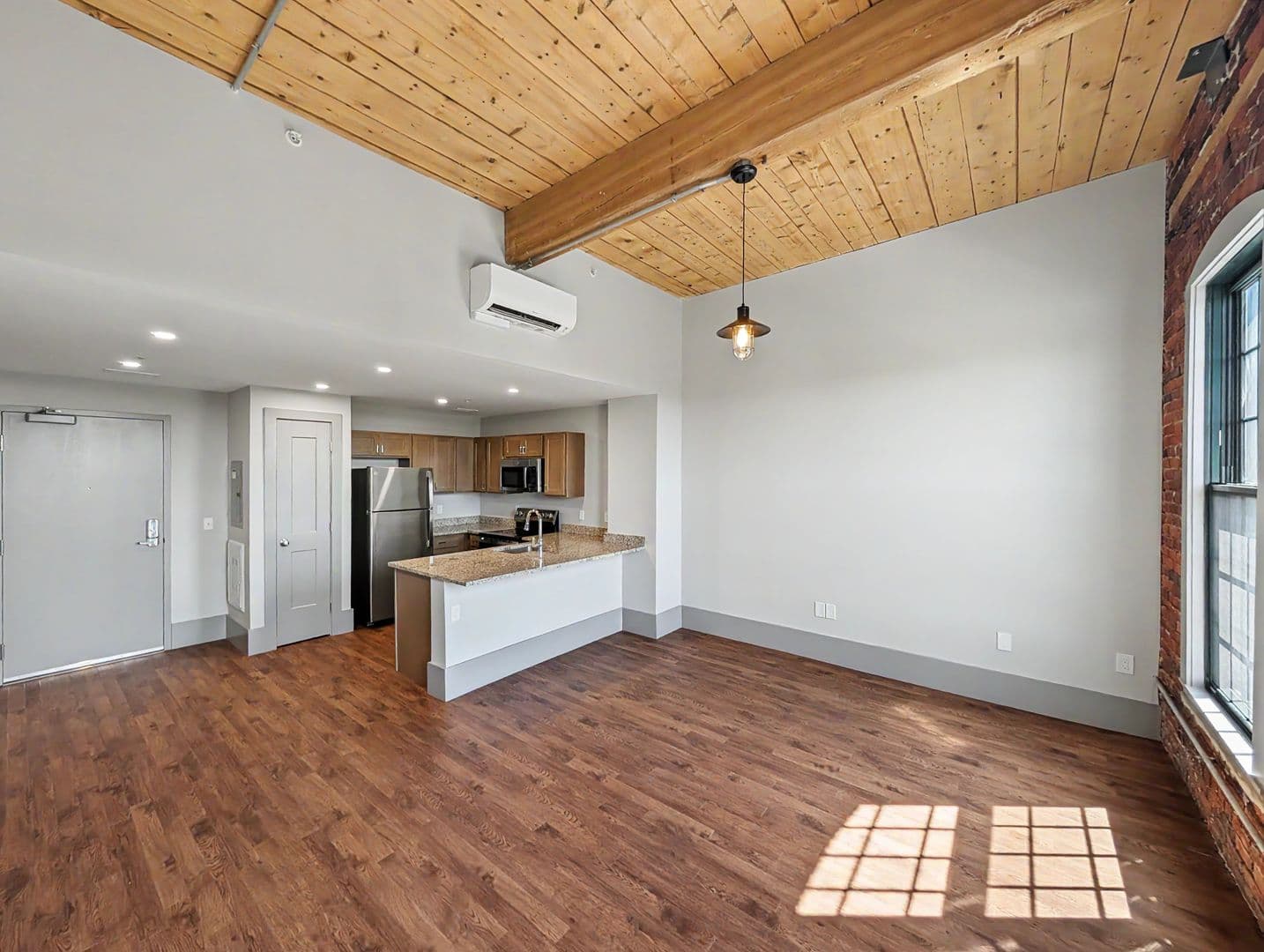 Worcester Apartment: 90 Grove Street