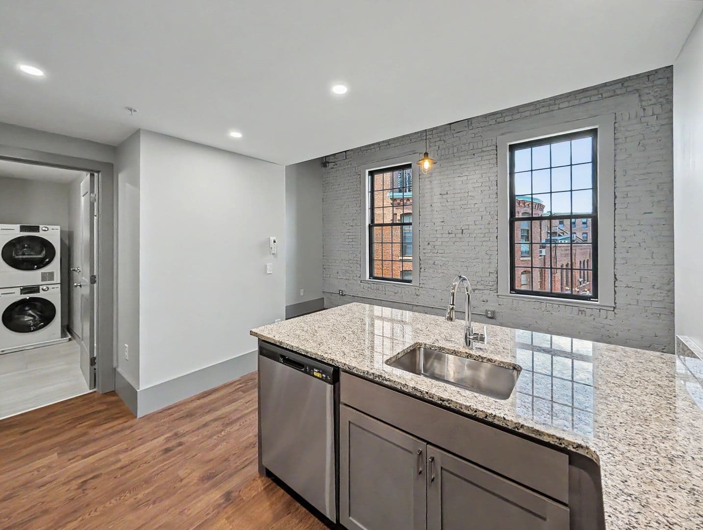 Worcester Apartment: 90 Grove Street