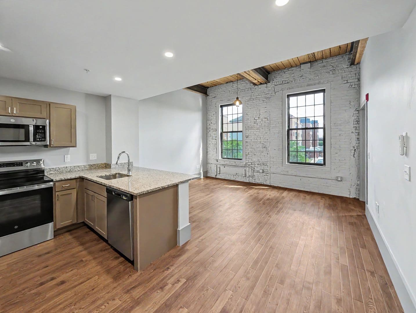 Worcester Apartment: 90 Grove Street