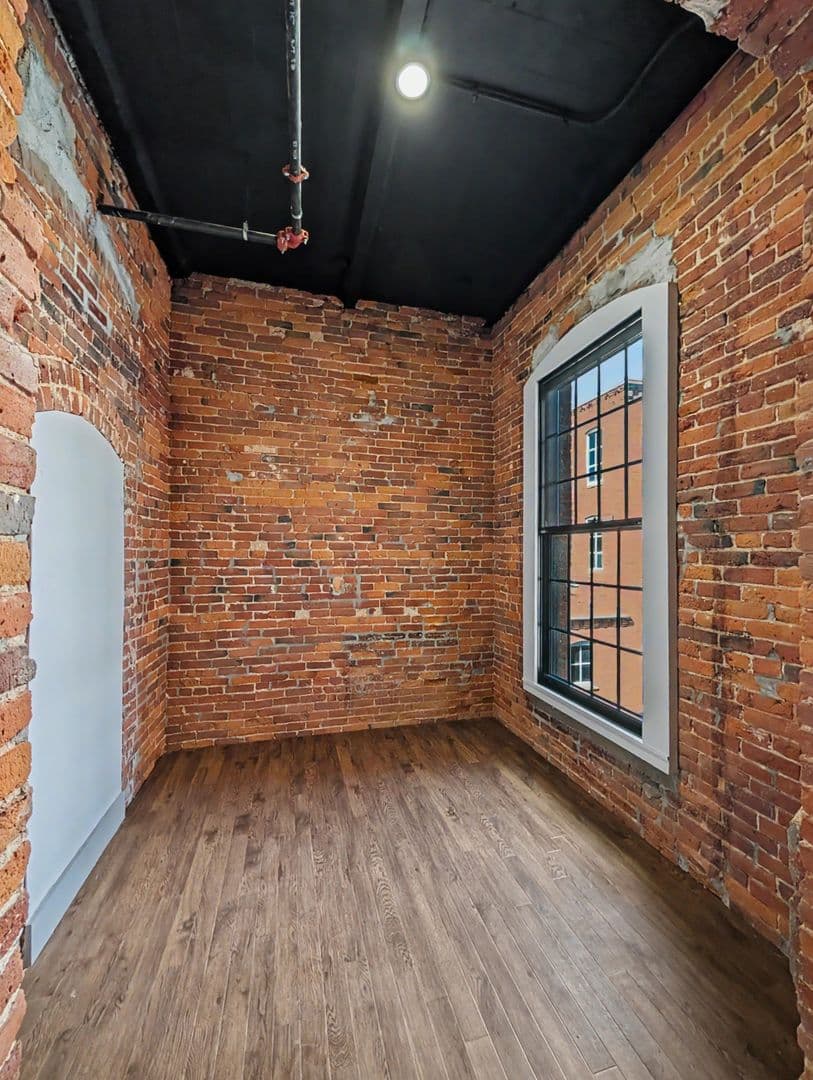 Worcester Apartment: 90 Grove Street