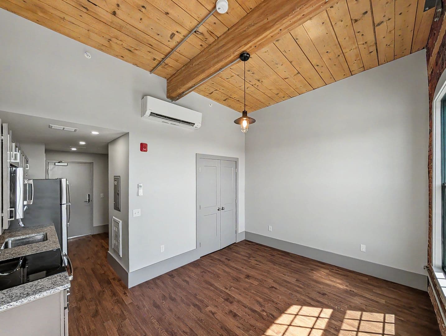 Worcester Apartment: 90 Grove Street