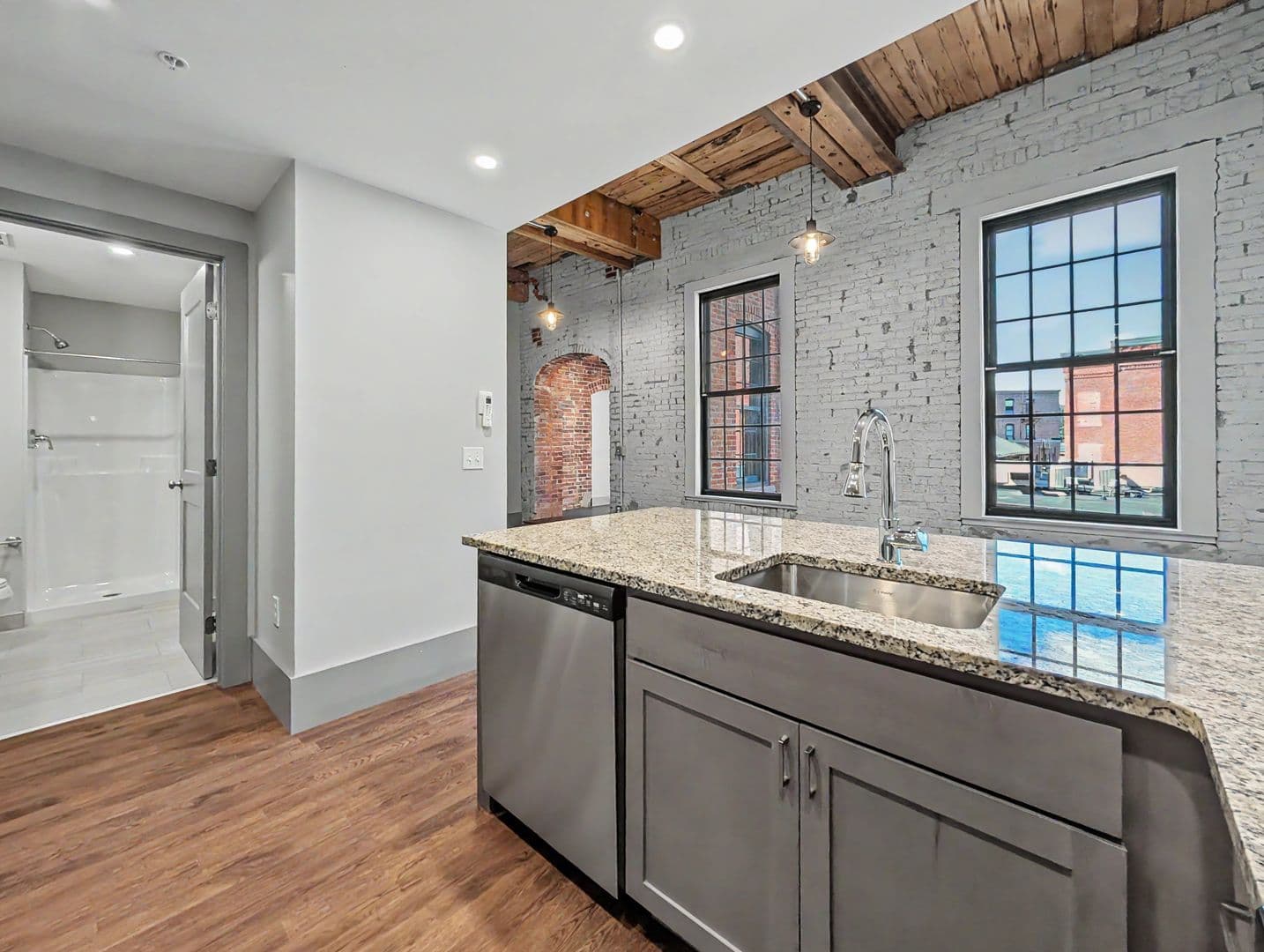 Worcester Apartment: 90 Grove Street