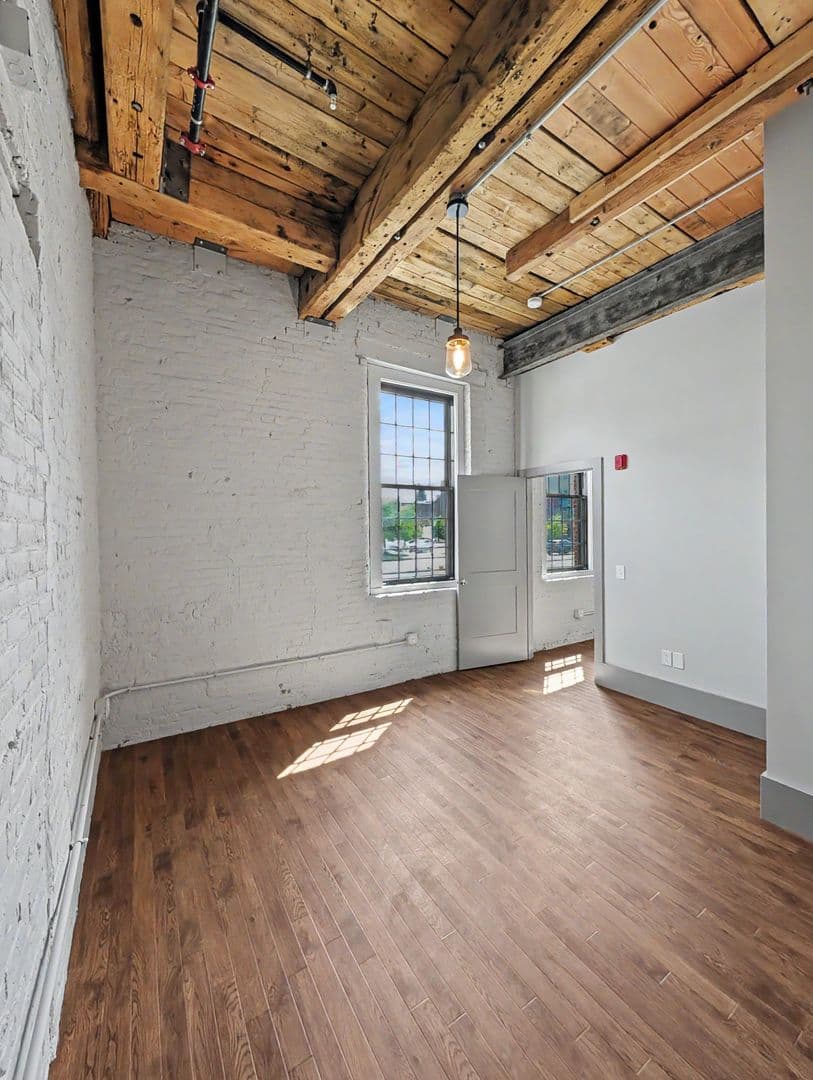 Worcester Apartment: 90 Grove Street