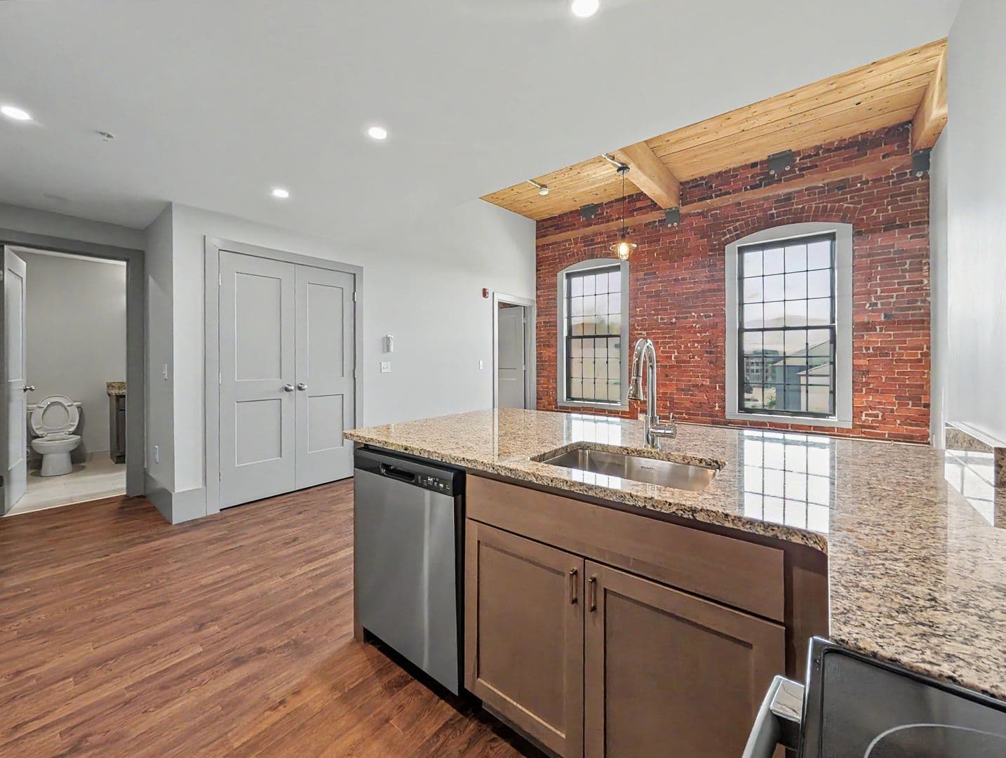 Worcester Apartment: 90 Grove Street
