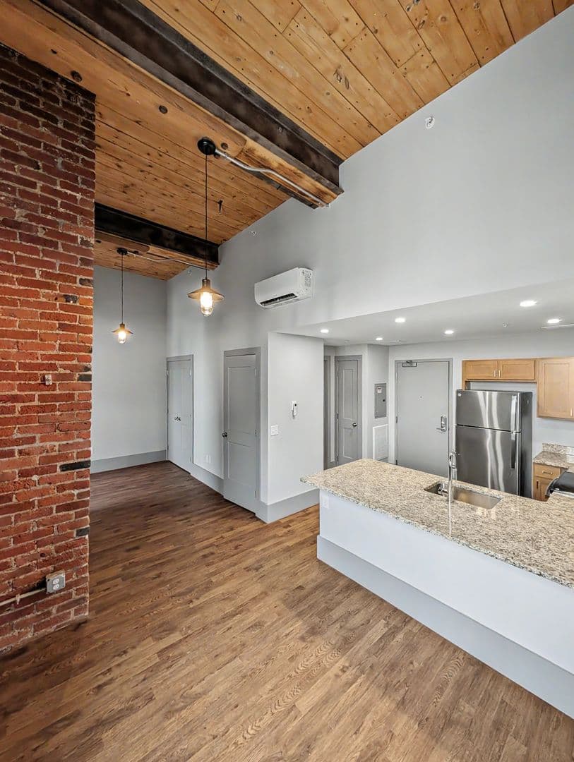 Worcester Apartment: 90 Grove Street