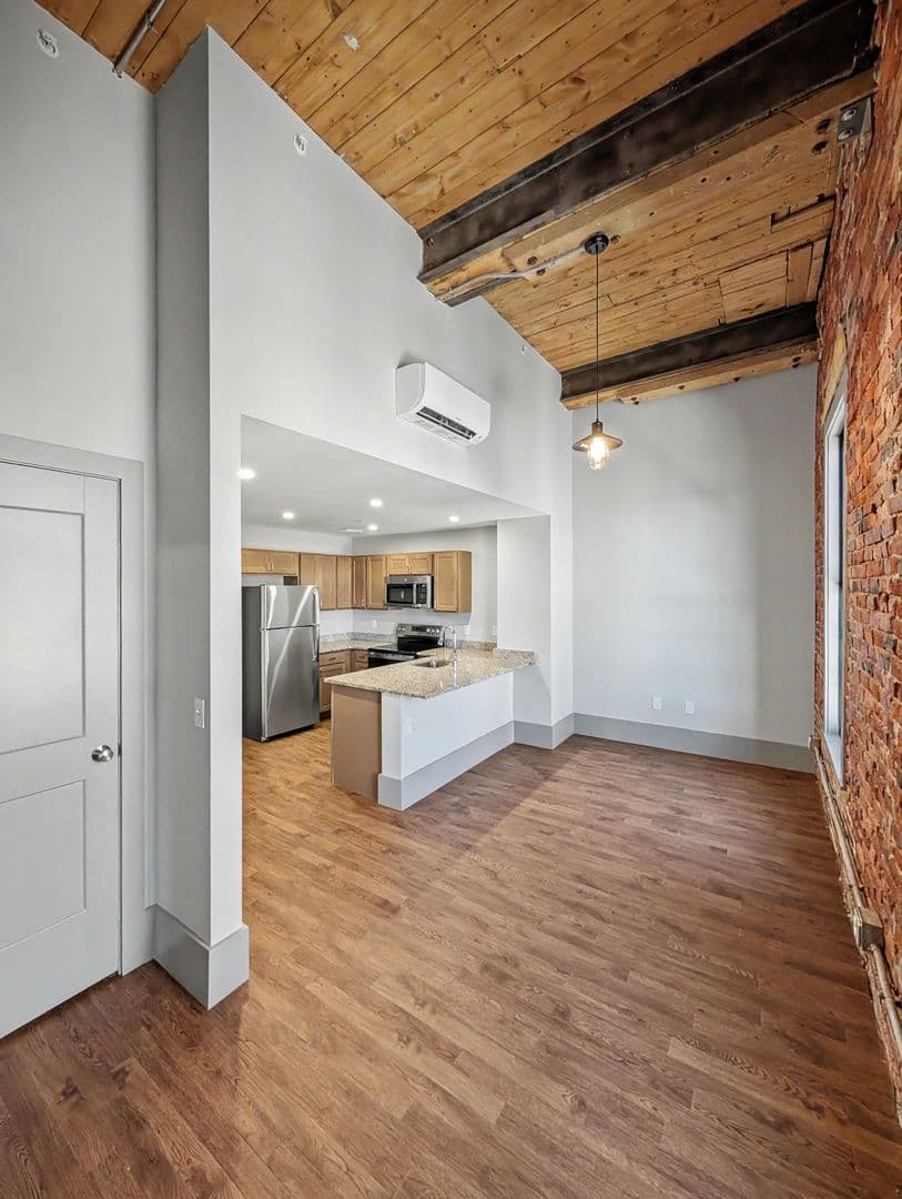 Worcester Apartment: 90 Grove Street