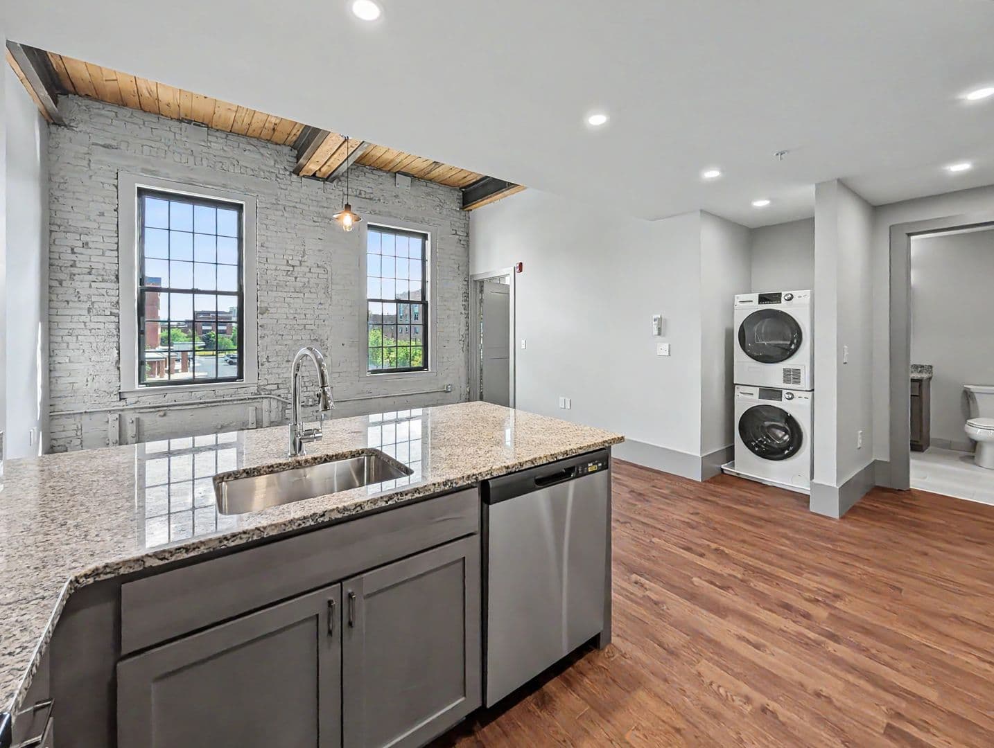 Worcester Apartment: 90 Grove Street