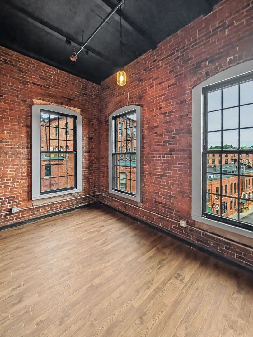 Worcester Apartment: 90 Grove Street