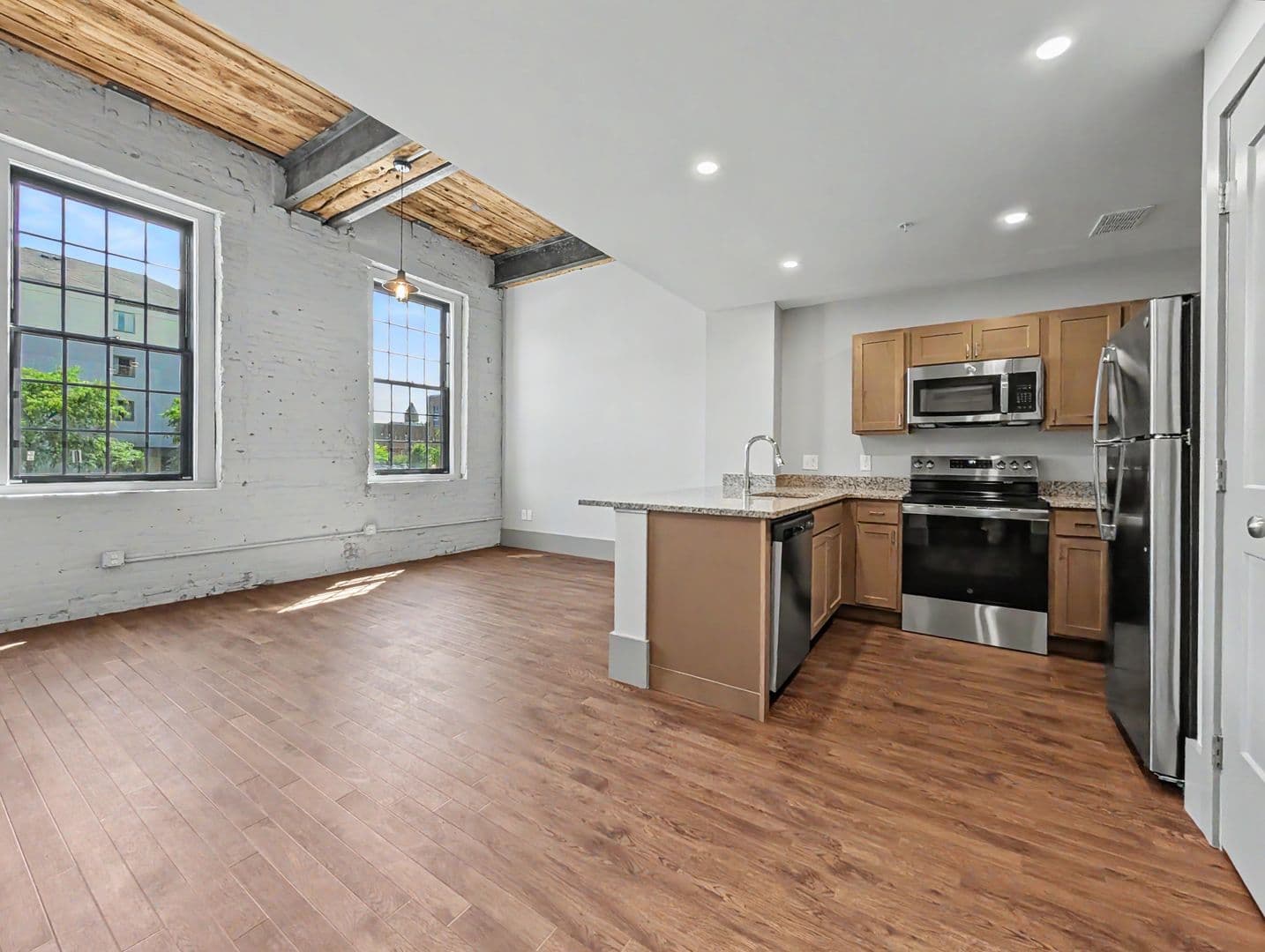 Worcester Apartment: 90 Grove Street