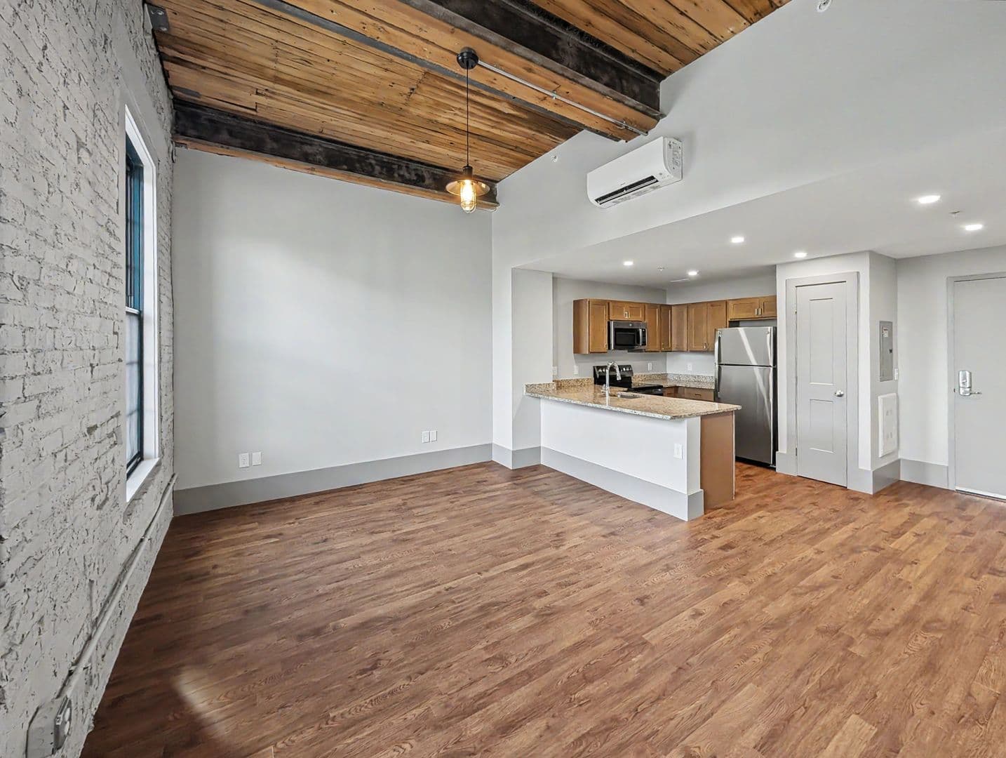 Worcester Apartment: 90 Grove Street