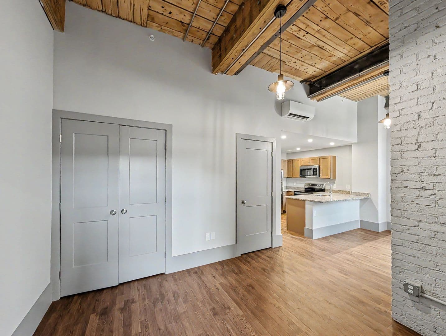 Worcester Apartment: 90 Grove Street