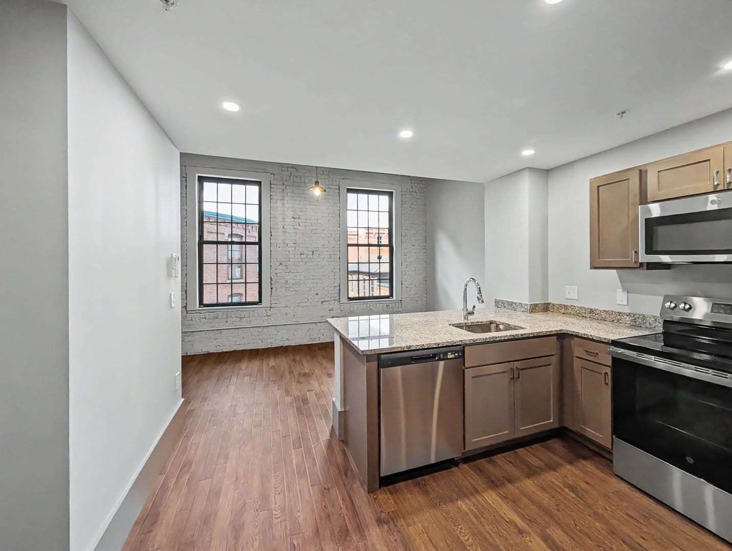 Worcester Apartment: 90 Grove Street