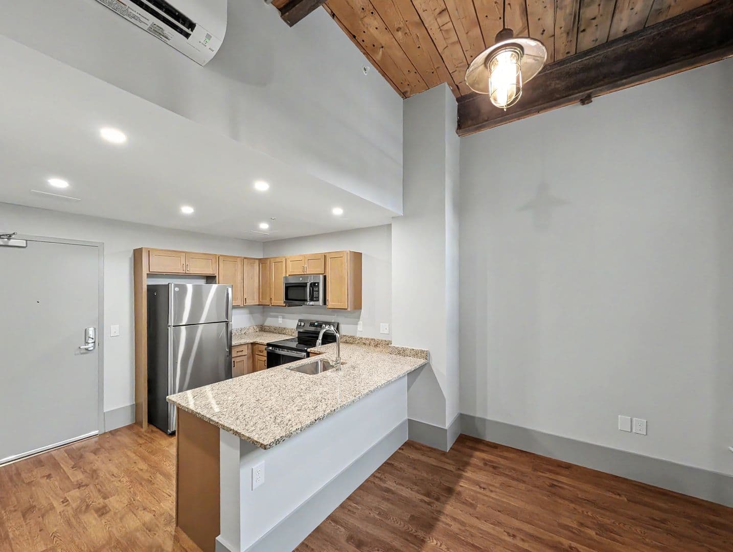 Worcester Apartment: 90 Grove Street