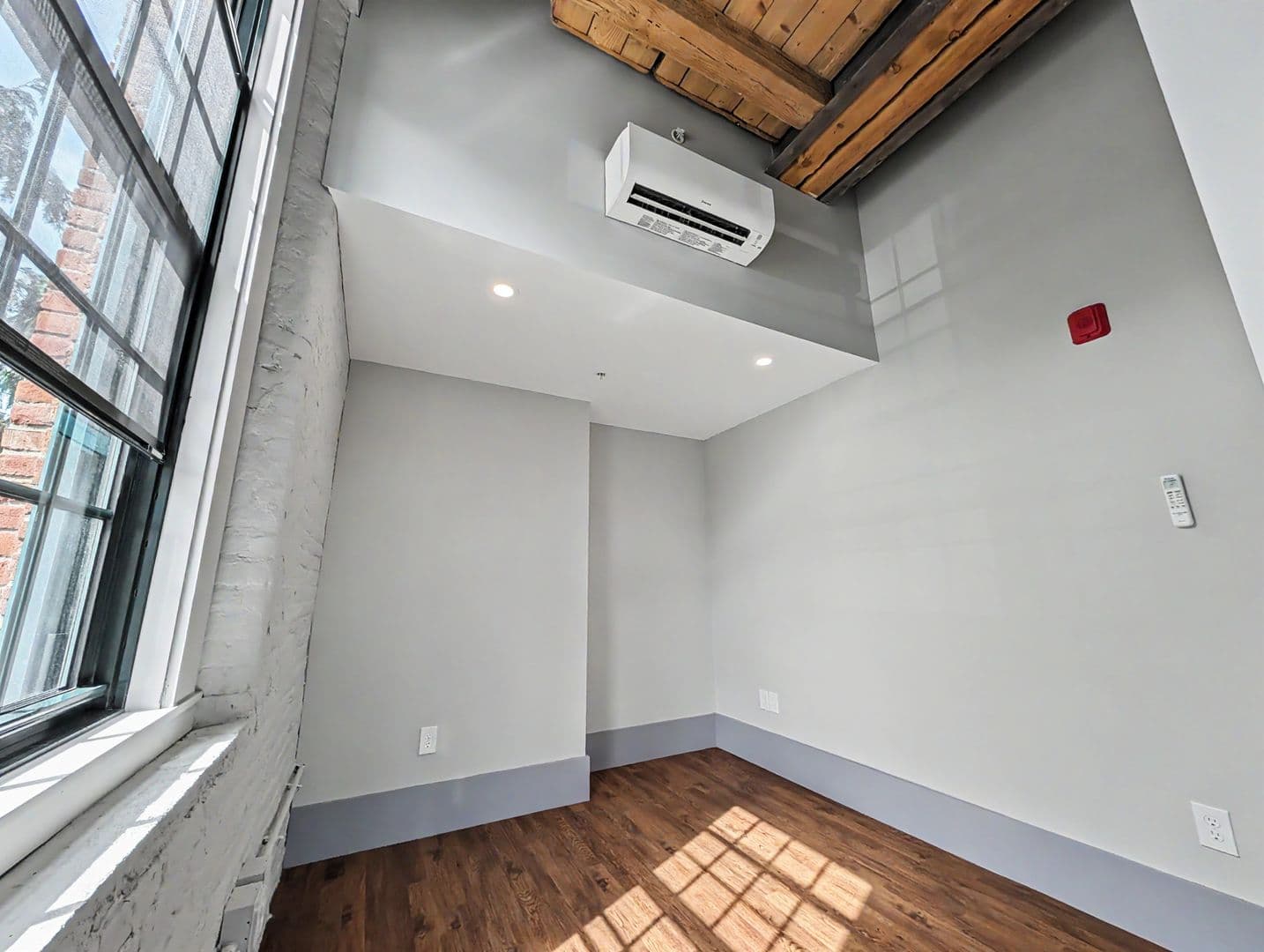 Worcester Apartment: 90 Grove Street