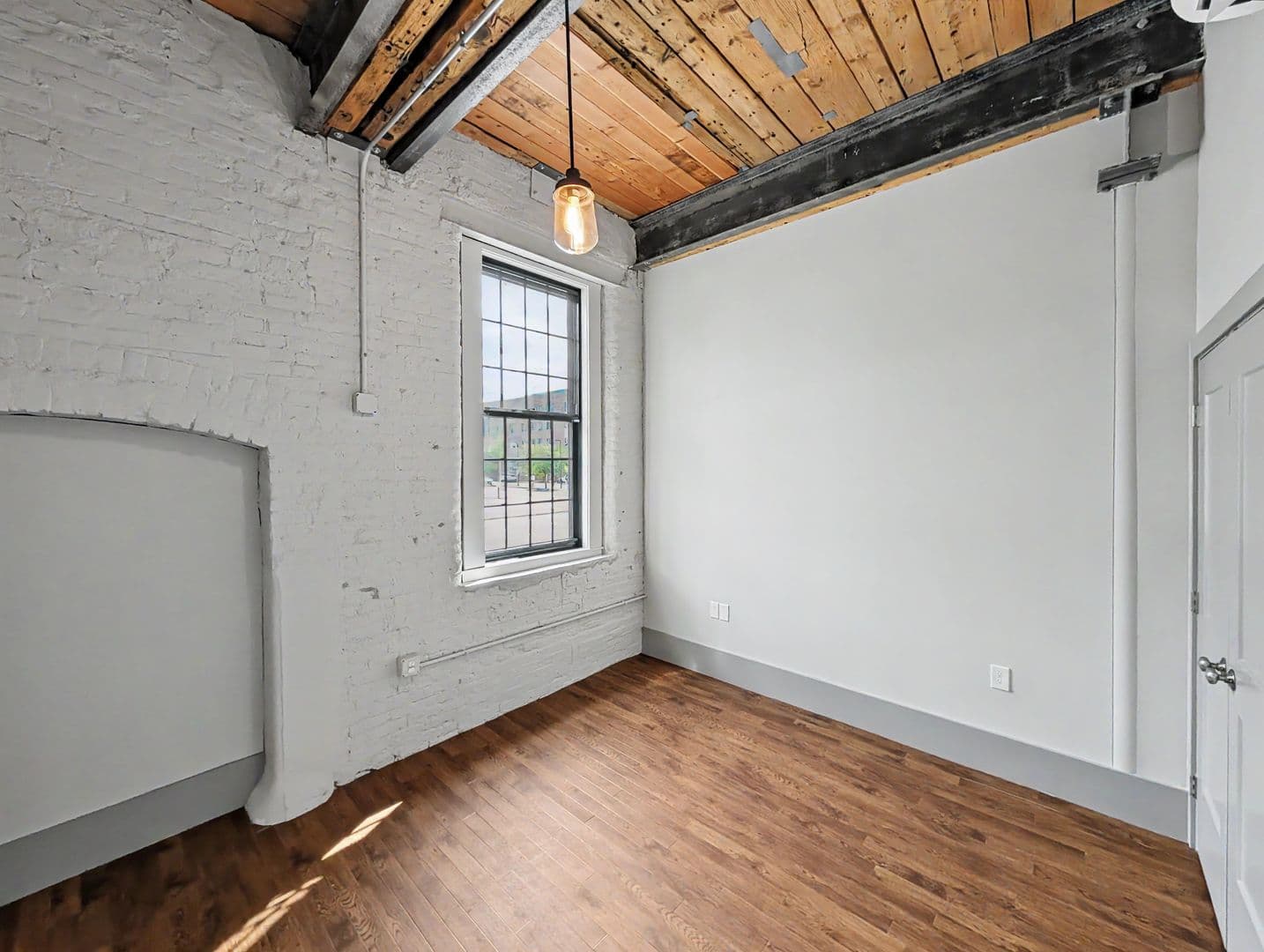 Worcester Apartment: 90 Grove Street