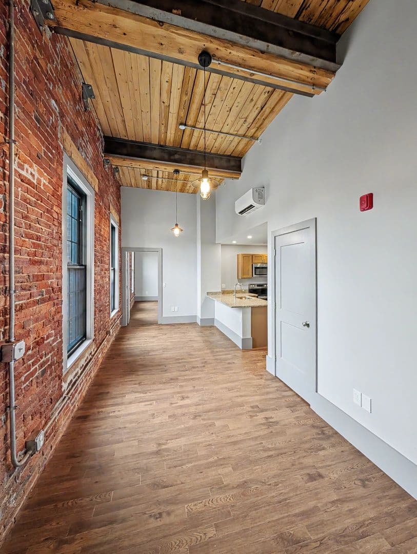 Worcester Apartment: 90 Grove Street