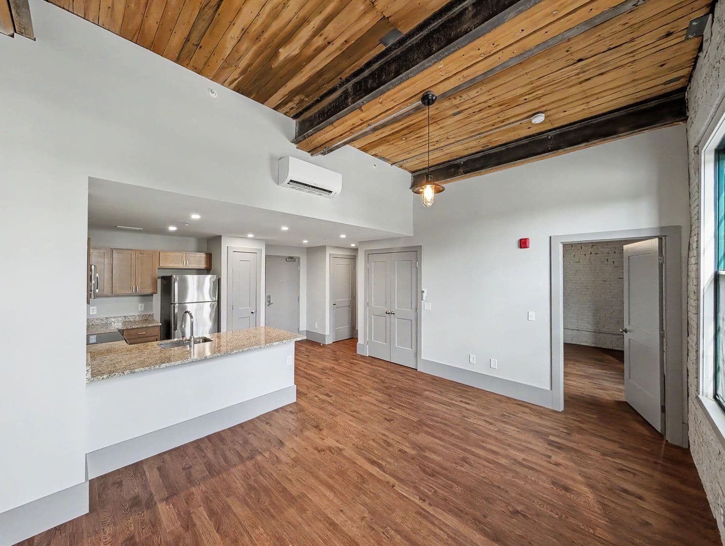 Worcester Apartment: 90 Grove Street