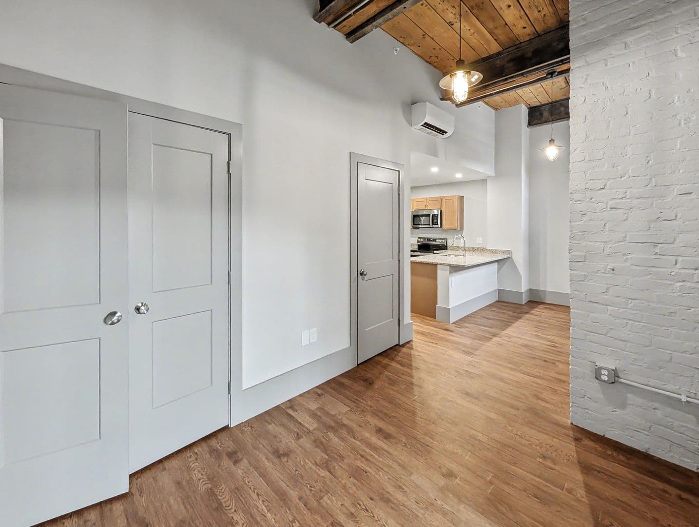 Worcester Apartment: 90 Grove Street