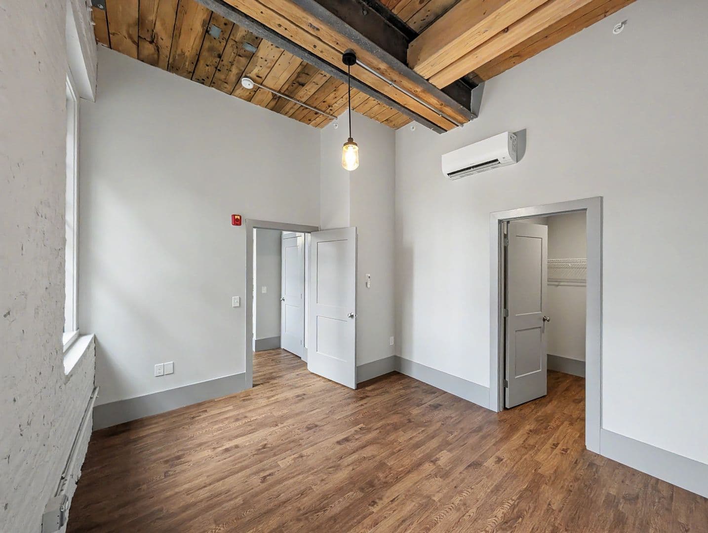 Worcester Apartment: 90 Grove Street