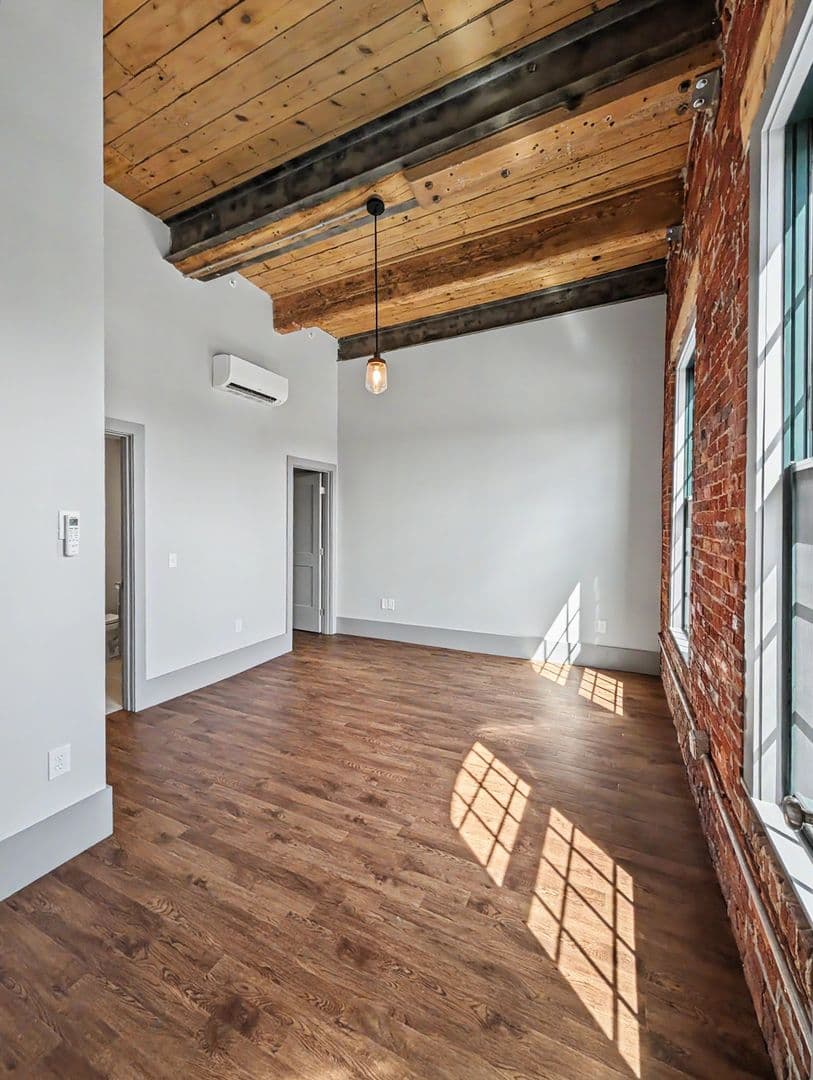 Worcester Apartment: 90 Grove Street