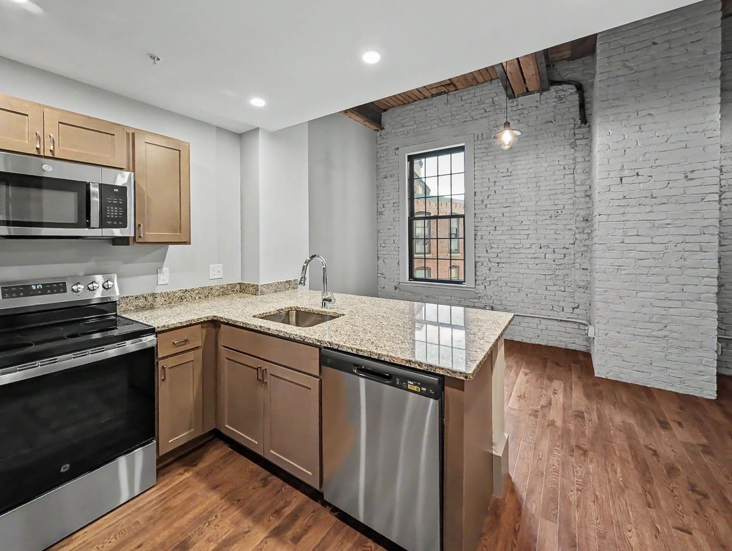 Worcester Apartment: 90 Grove Street