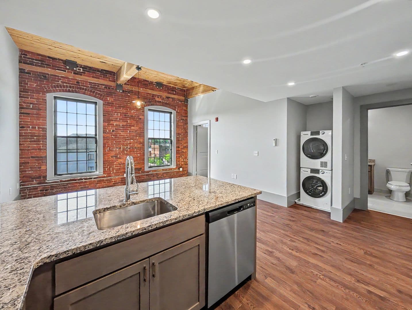 Worcester Apartment: 90 Grove Street