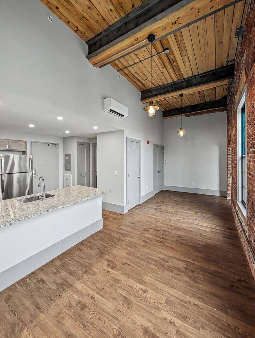 Worcester Apartment: 90 Grove Street