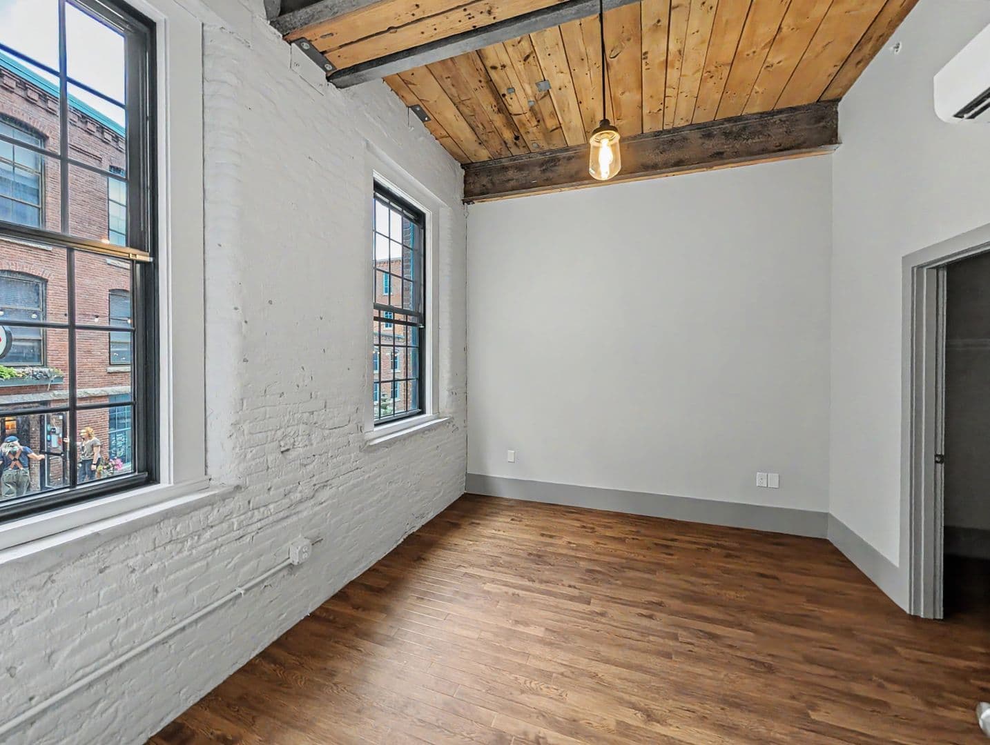 Worcester Apartment: 90 Grove Street