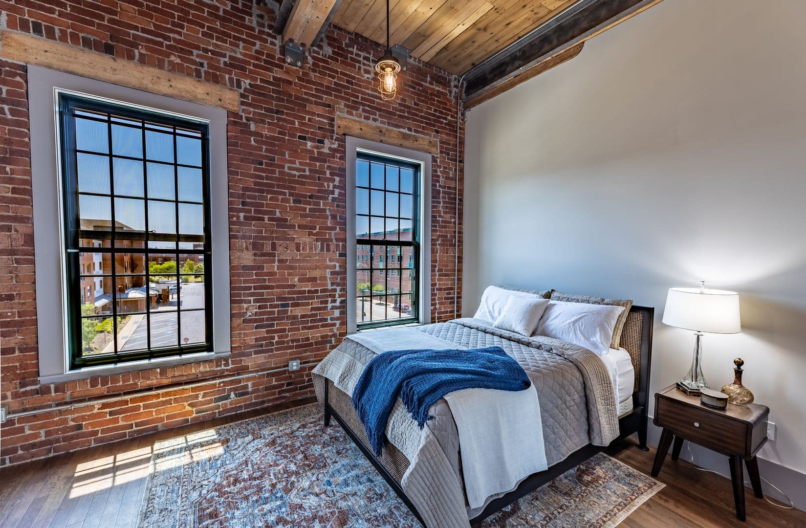 Worcester Apartment: 90 Grove Street