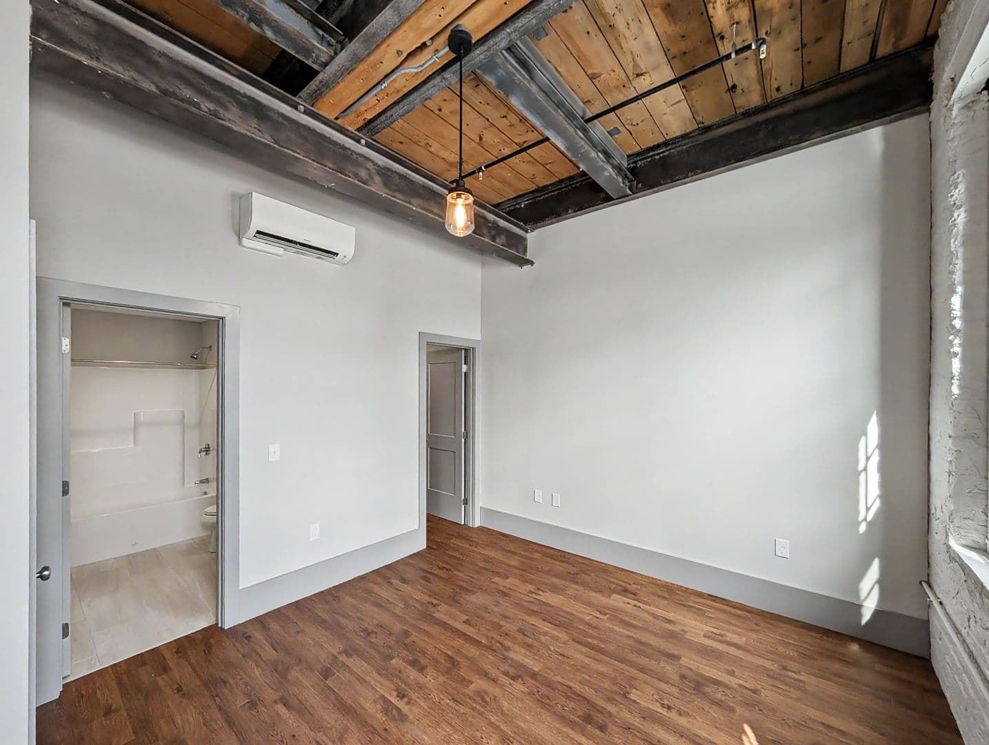 Worcester Apartment: 90 Grove Street