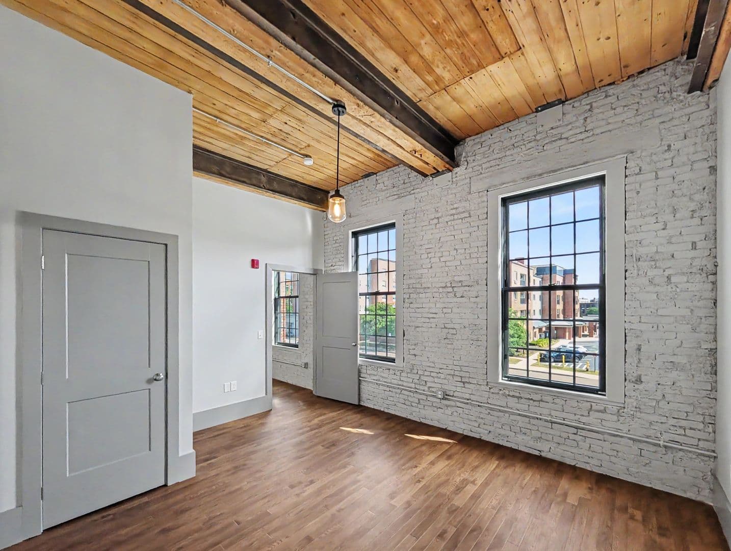 Worcester Apartment: 90 Grove Street