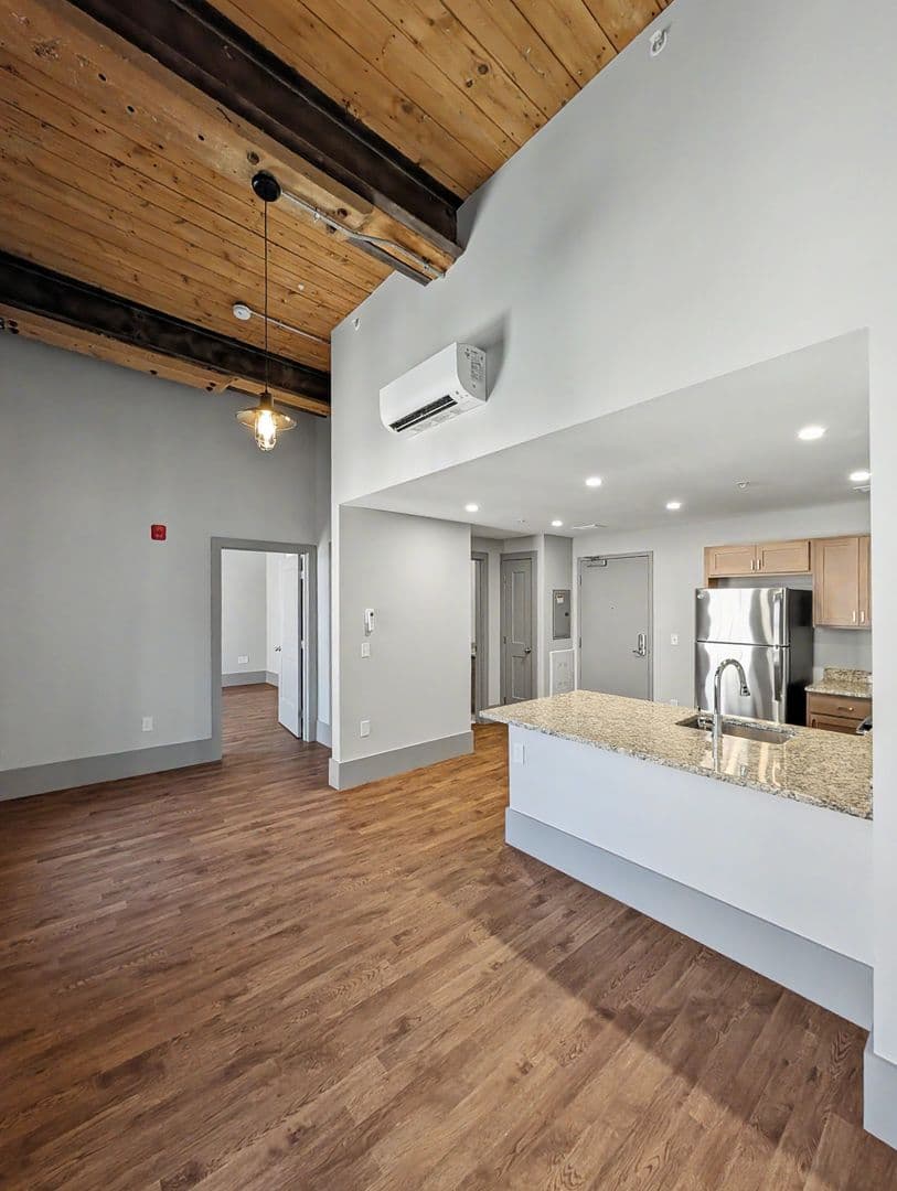 Worcester Apartment: 90 Grove Street