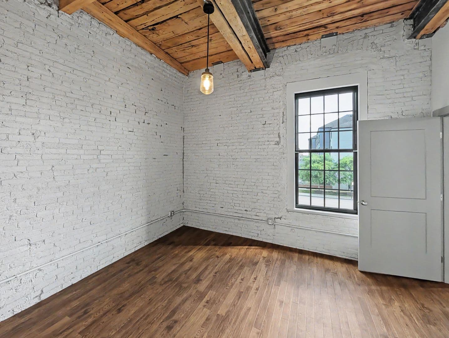 Worcester Apartment: 90 Grove Street