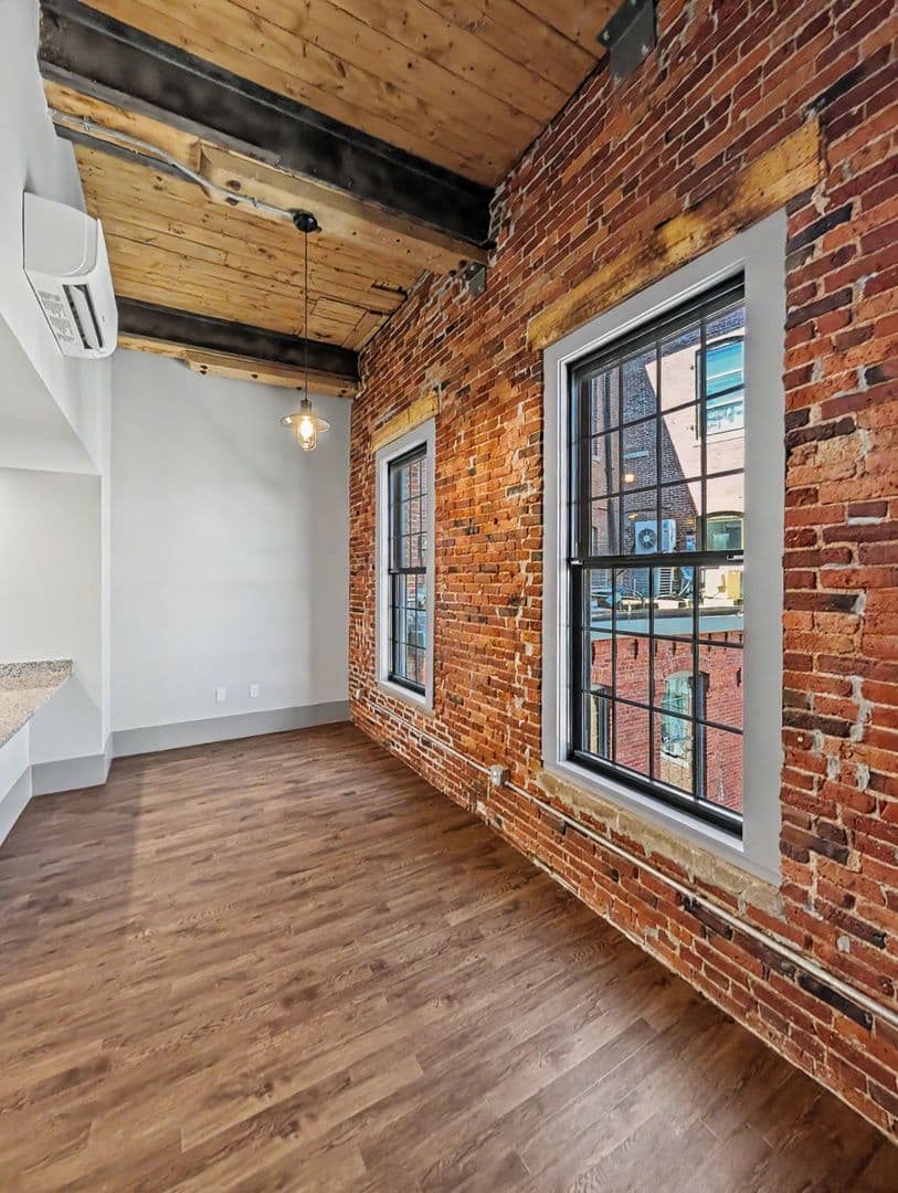 Worcester Apartment: 90 Grove Street
