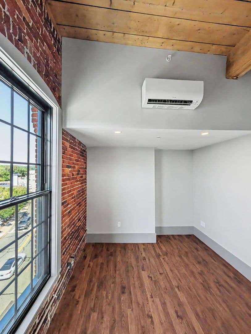 Worcester Apartment: 90 Grove Street