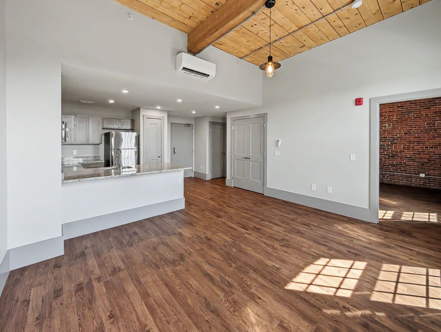 Worcester Apartment: 90 Grove Street