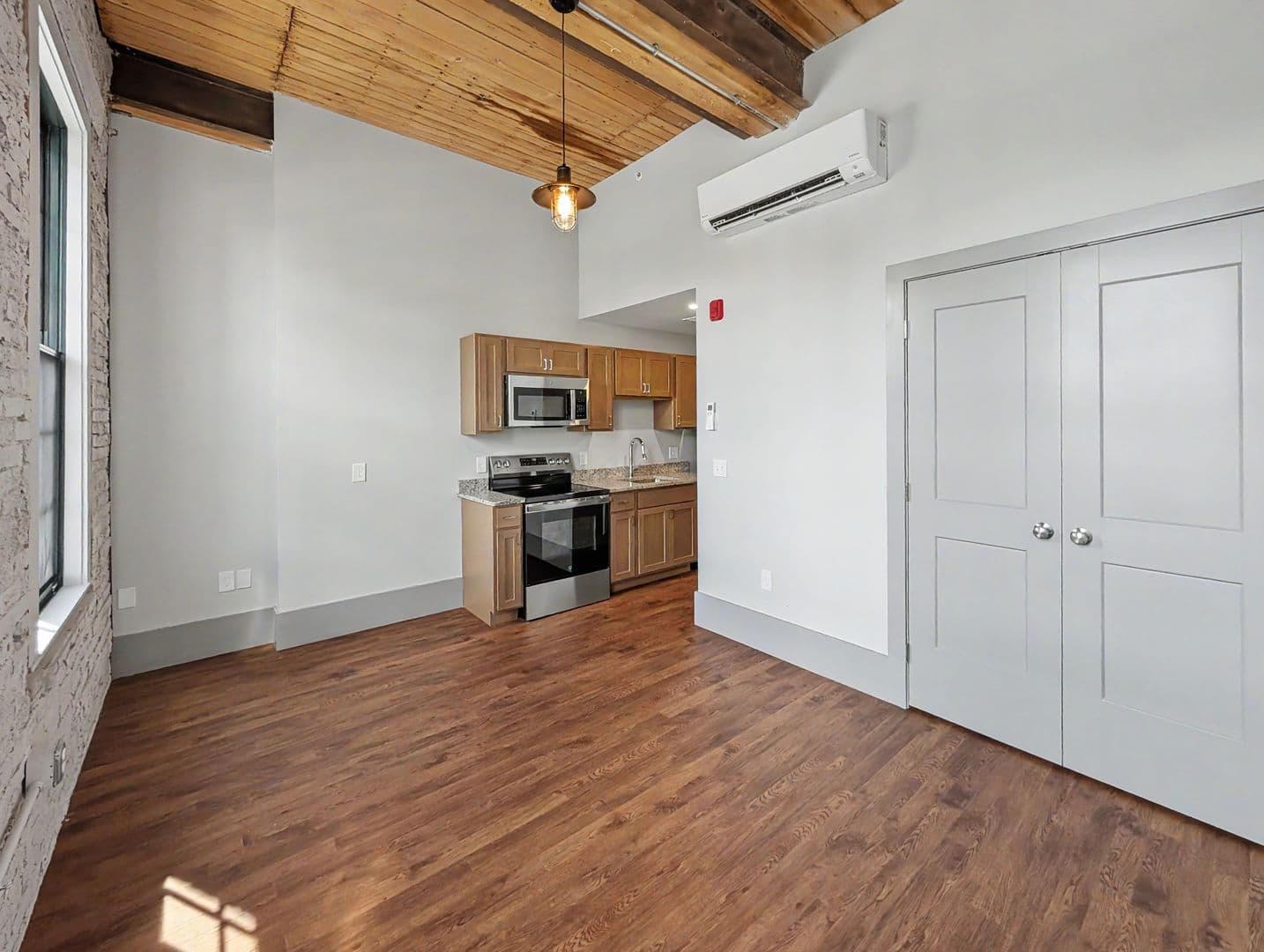 Worcester Apartment: 90 Grove Street