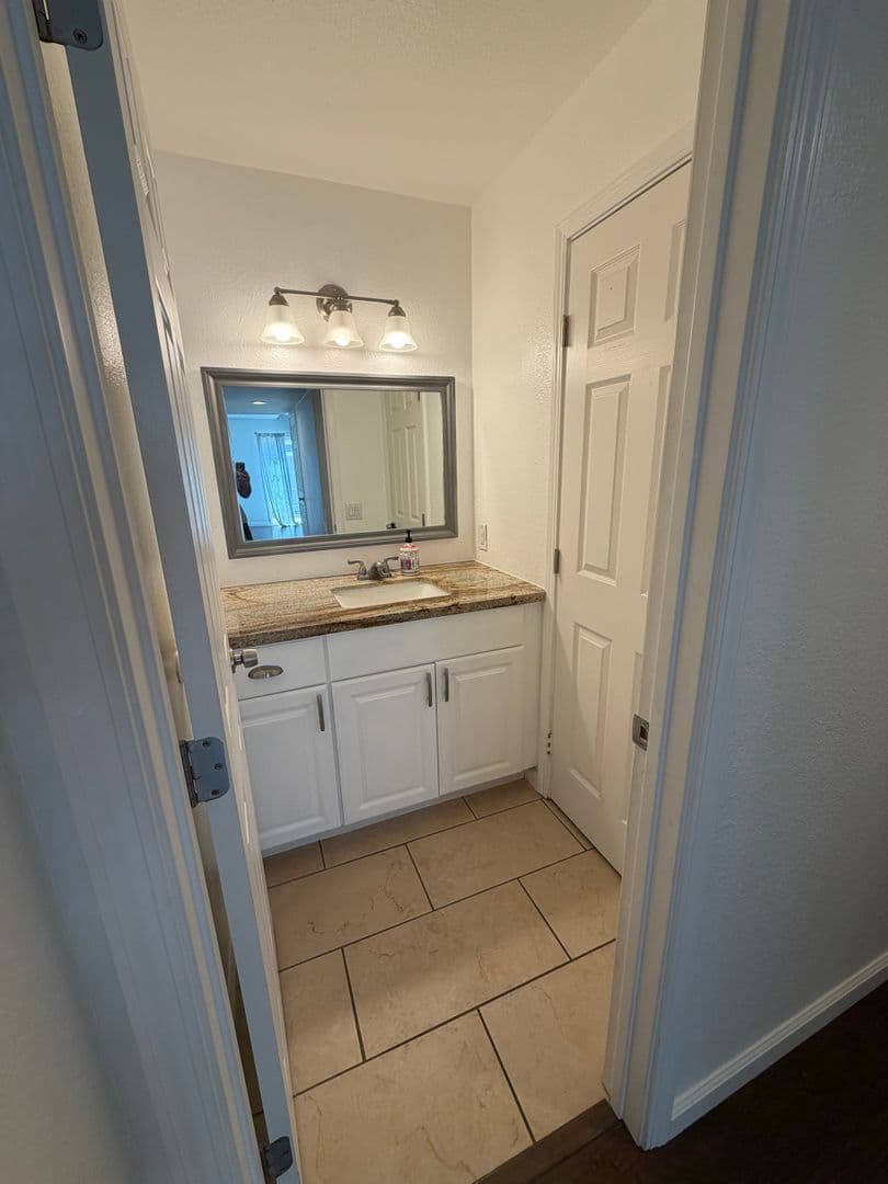 Sacramento House: 8492 Hermitage Way