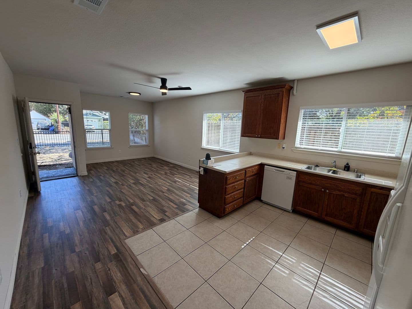 Sacramento Apartment: 3135 Academy Way