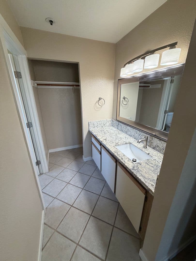 Sacramento House: 1019 Dornajo Way #217