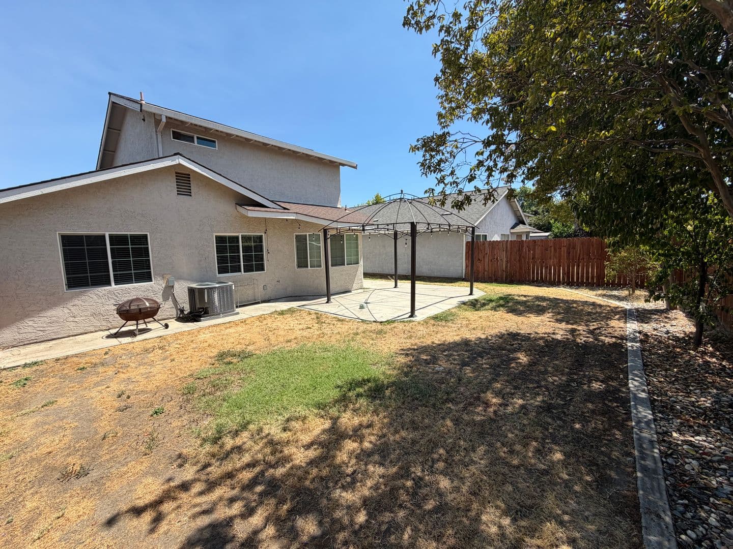 Sacramento House: 8492 Hermitage Way