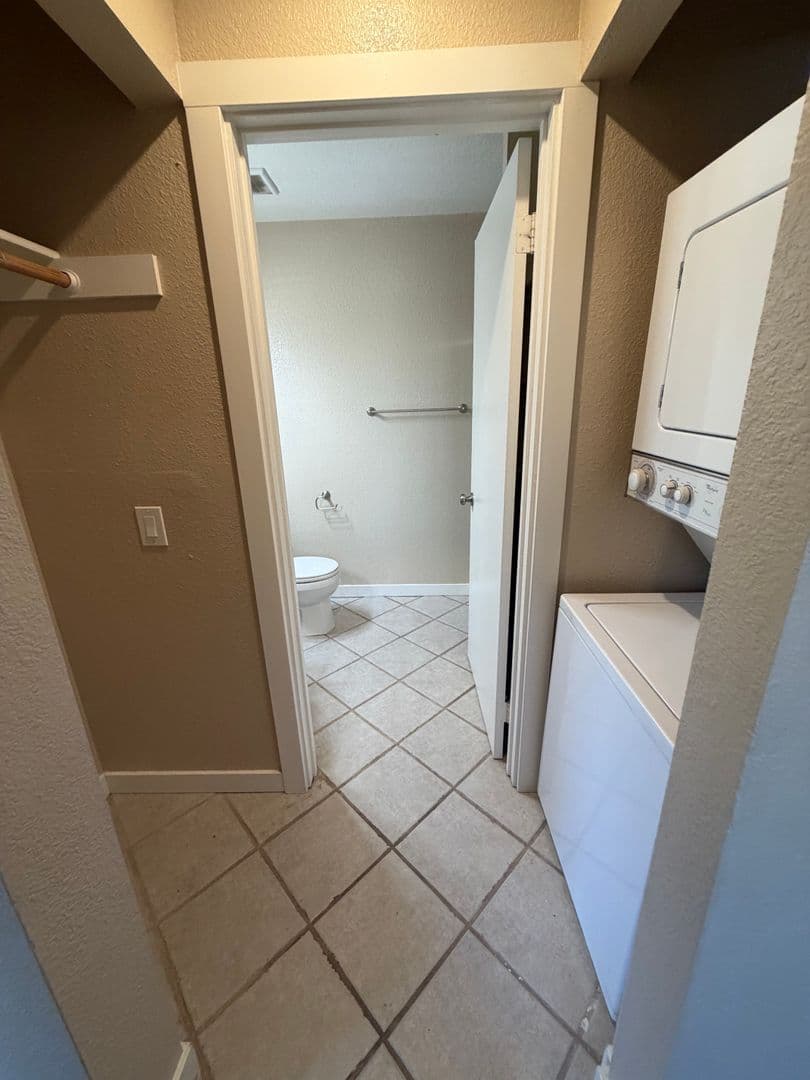 Sacramento House: 1019 Dornajo Way #217