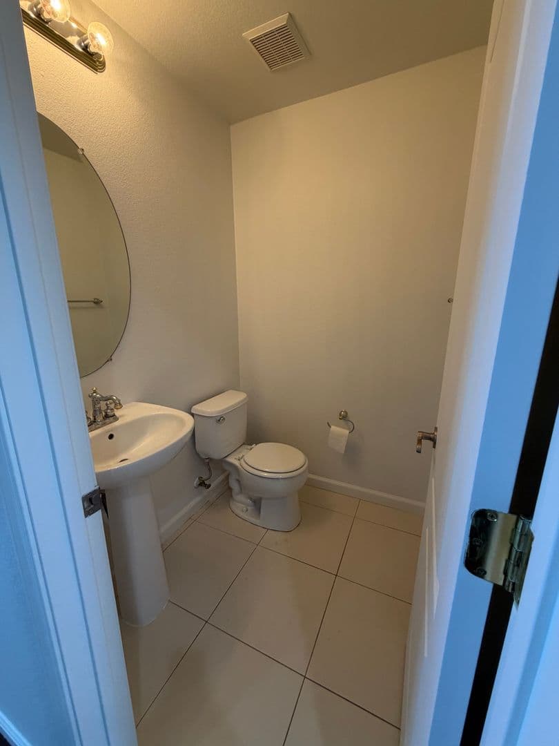 Sacramento House: 3019 Palmate Way